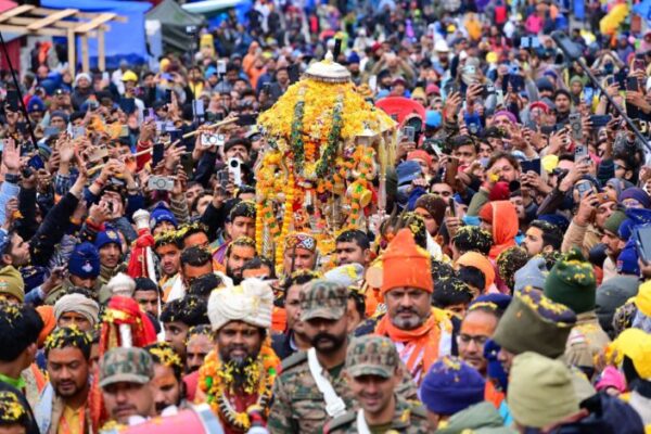 भगवान केदारनाथ धाम पहुंची पंचमुखी उत्सव डोली, कल बाबा केदारनाथ धाम के खुलेंगे कपाट
