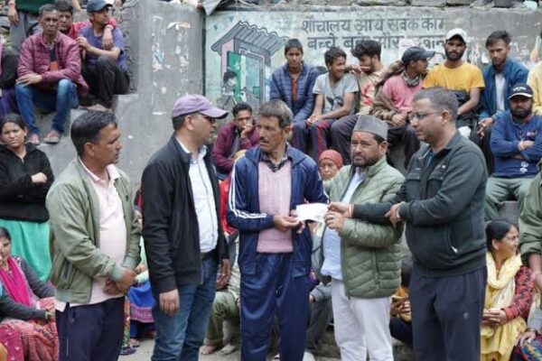 धराली के 98 आपदा प्रभावित परिवारों को राज्य सरकार ने दी पाँच-पाँच लाख रुपये की तत्कालिक सहायता