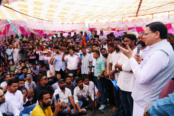 पेपर लीक प्रकरण में युवाओं की मांग पर सीएम पुष्कर धामी ने की सीबीआई जांच की सिफारिश